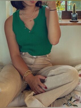 Classy Bannana Republic Green Ribbed Button-Notch Tank Top Size Xs